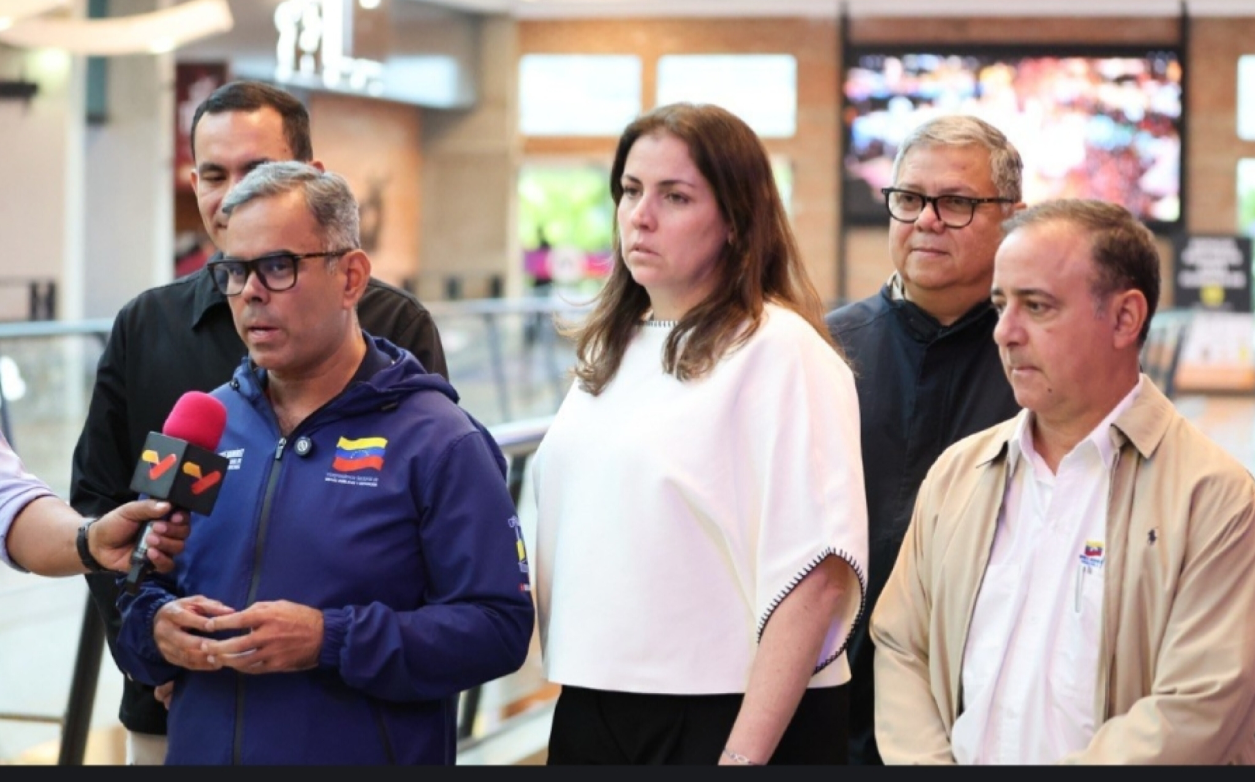 Activan plan de ahorro de energia en centros comerciales