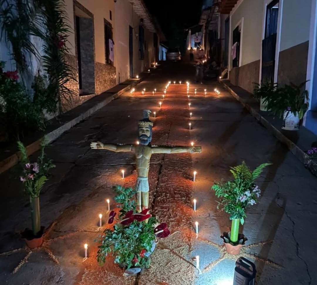 “Los Pasos del Silencio” una tradición bajo la luz de las velas en Trujillo