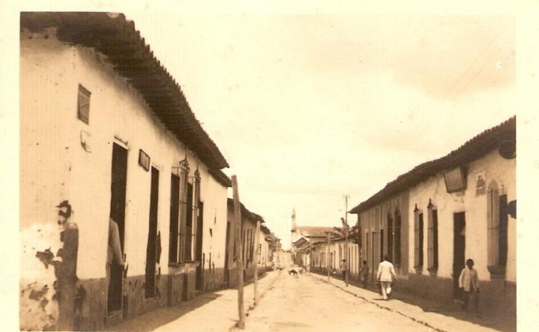 En La Pascua se peleaba a mano limpia : Crónicas del ayer por Valmore García