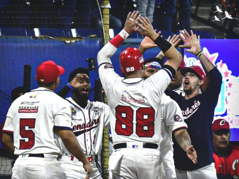 Senadores de Caracas pulverizó con nocaut a Marineros