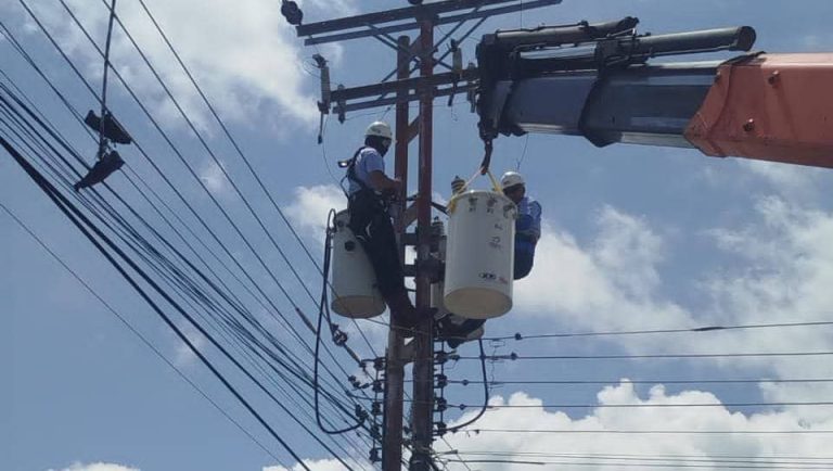 CORPOELEC instala transformadores para beneficiar a más de 8 mil familias guariqueñas