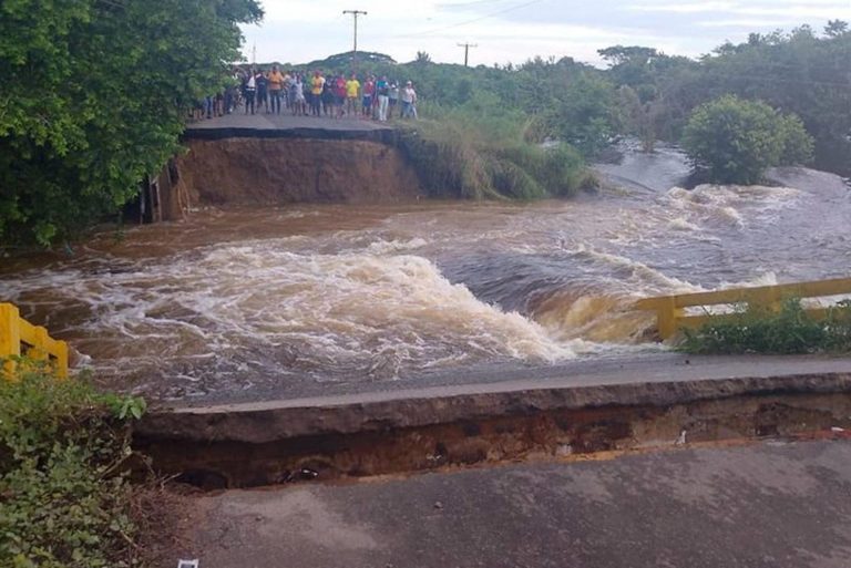 Apure en emergencia vial por colapso del puente El muerto