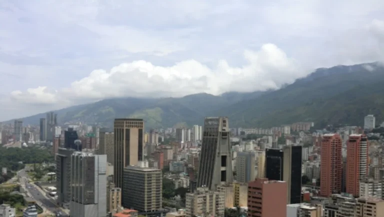 Inameh prevé abundante nubosidad asociada a precipitaciones para este 9 de agosto