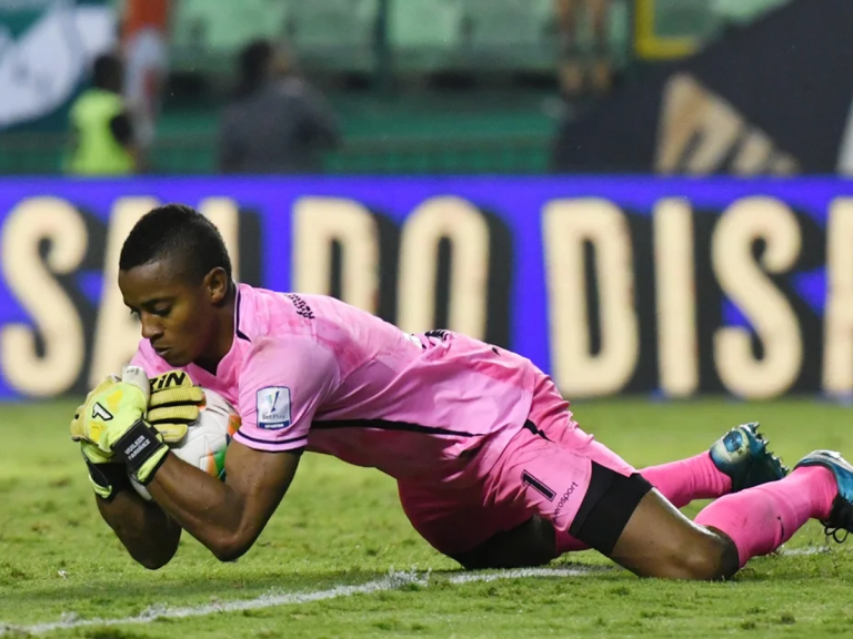 Faríñez mantuvo el arco en cero para guiar a Águilas Doradas