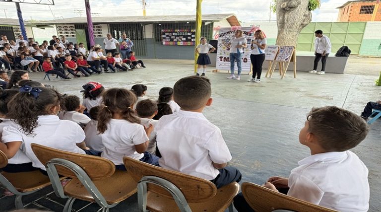Realizaron taller de lenguaje de señas con estudiantes de escuelas de Valencia