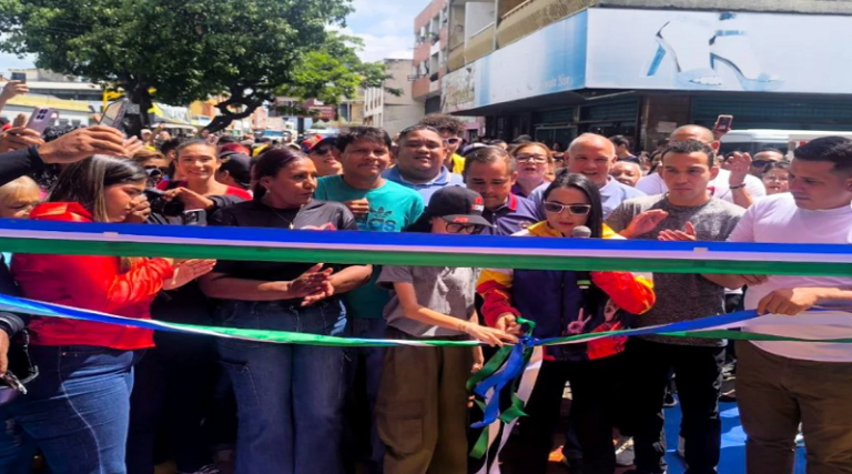 Plaza Los Samanes de San Juan de los Morros renace con el Paseo del Amor y la Empatía